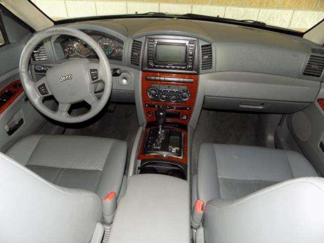 2006 Jeep Grand Cherokee Limited 4dr SUV 4WD w/ Front Side Airbags